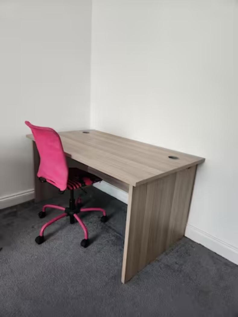 12 Minutes To Central London Kings Cross, 6 Minutes Walks To The Train Station - Free Parking 3 Bed 2 Bath Fully Refurbished Flat No Party Or Gathering Allowed Exterior foto